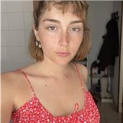 Educatrice impartisce lezioni di italiano